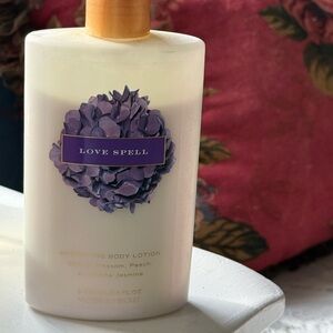 Victoria's Secret Love Spell Hydrating Body Lotion - White with Purple Label